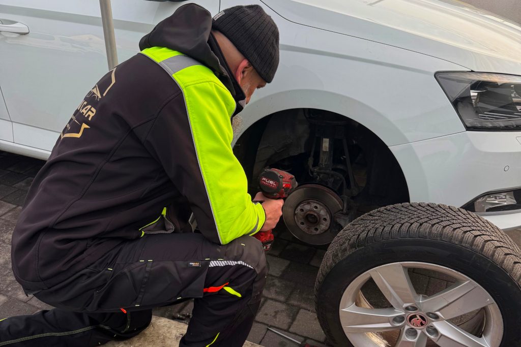 Wymiana koła na drodze 24/7 Berlin